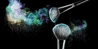 Makeup brushes with rainbow effect